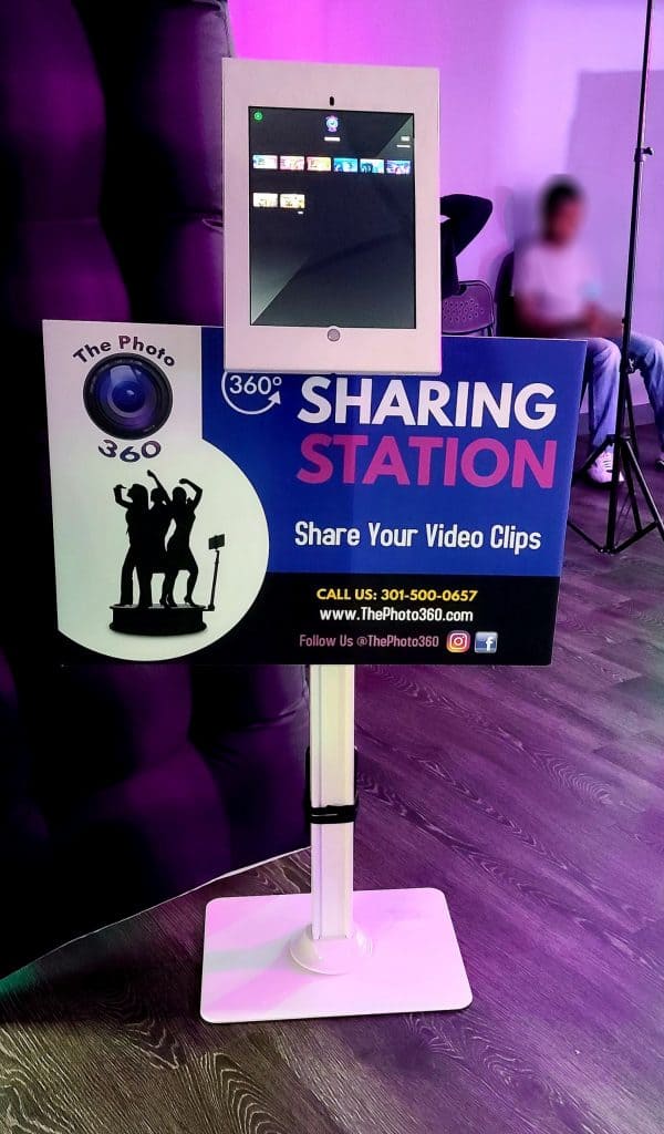 The Photo 360 - Sharing Station